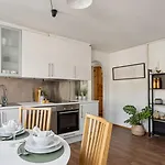3br In Charming Nygårdsøyden Leilighet