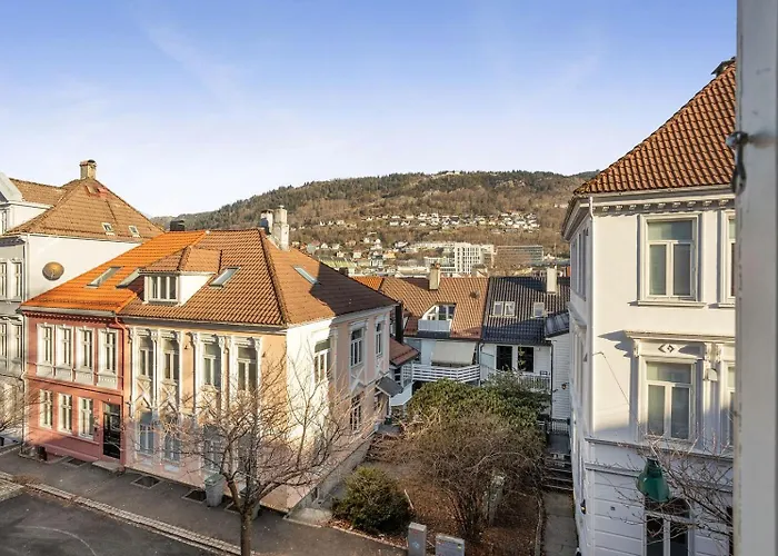 3br In Charming Nygårdsøyden * Bergen